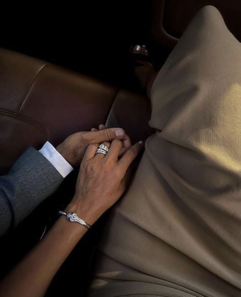 Les gestes subtils qui rendent une femme magnétique
